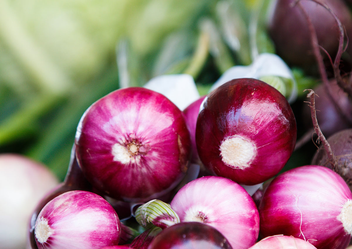 Rote Zwiebeln schneidne ohne tränen zu müßen